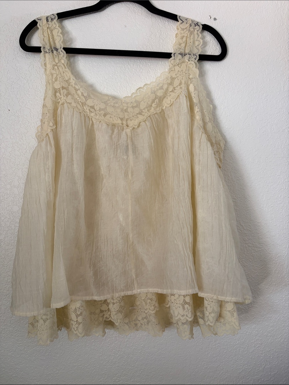 SHEIN Cream Lace-Trim Flowy Tank Top